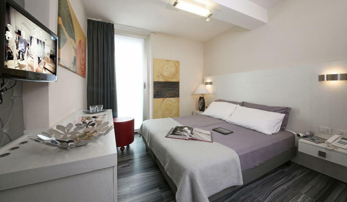 Atelier Hotel Design Gardone Riviera Bagian luar foto